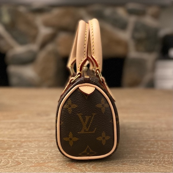 LOUIS VUITTON Mini Speedy w Strap - Picture 4 of 13